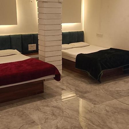 Maharaja Guest House Nashikkar Akalkot المظهر الخارجي الصورة