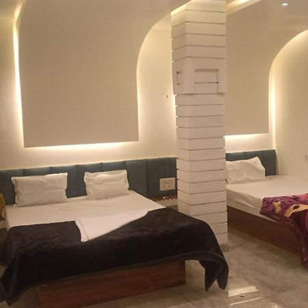 Maharaja Guest House Nashikkar Akalkot المظهر الخارجي الصورة