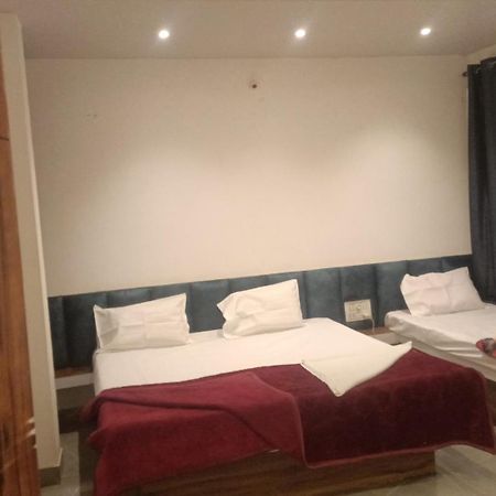 Maharaja Guest House Nashikkar Akalkot المظهر الخارجي الصورة