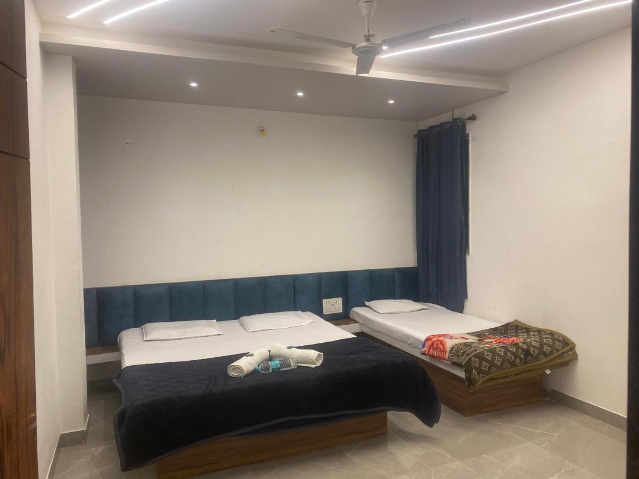 Maharaja Guest House Nashikkar Akalkot المظهر الخارجي الصورة
