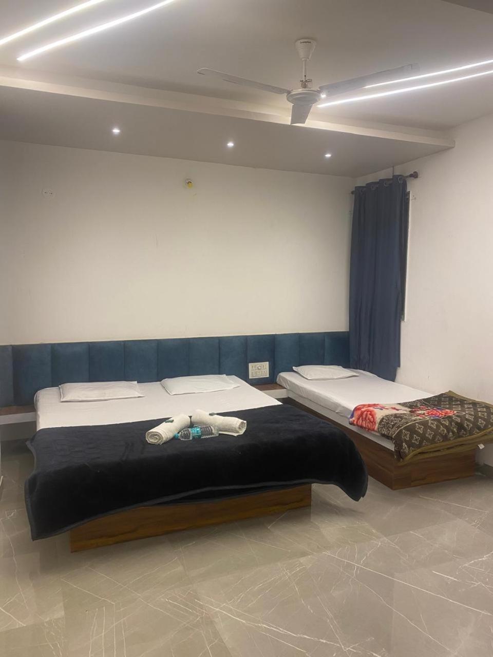 Maharaja Guest House Nashikkar Akalkot المظهر الخارجي الصورة