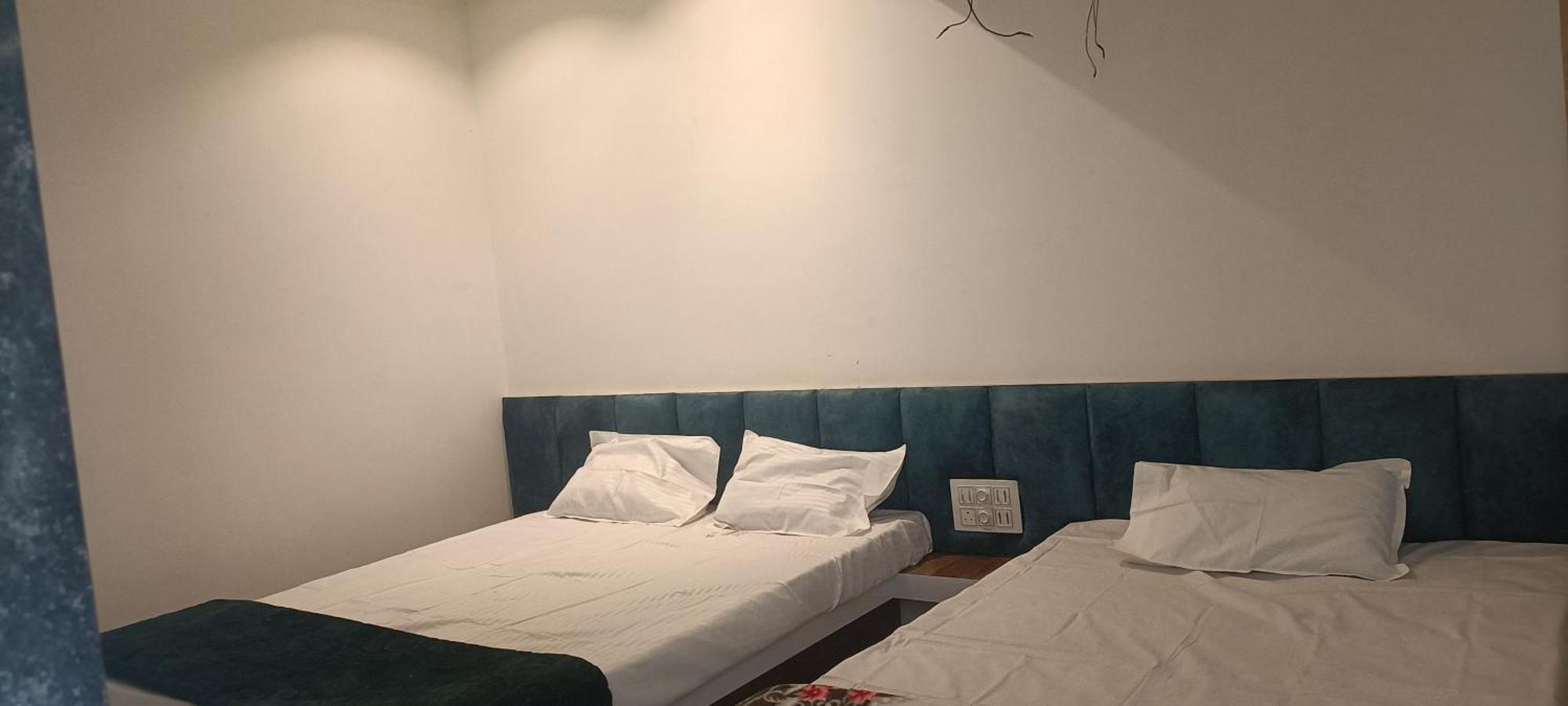 Maharaja Guest House Nashikkar Akalkot المظهر الخارجي الصورة