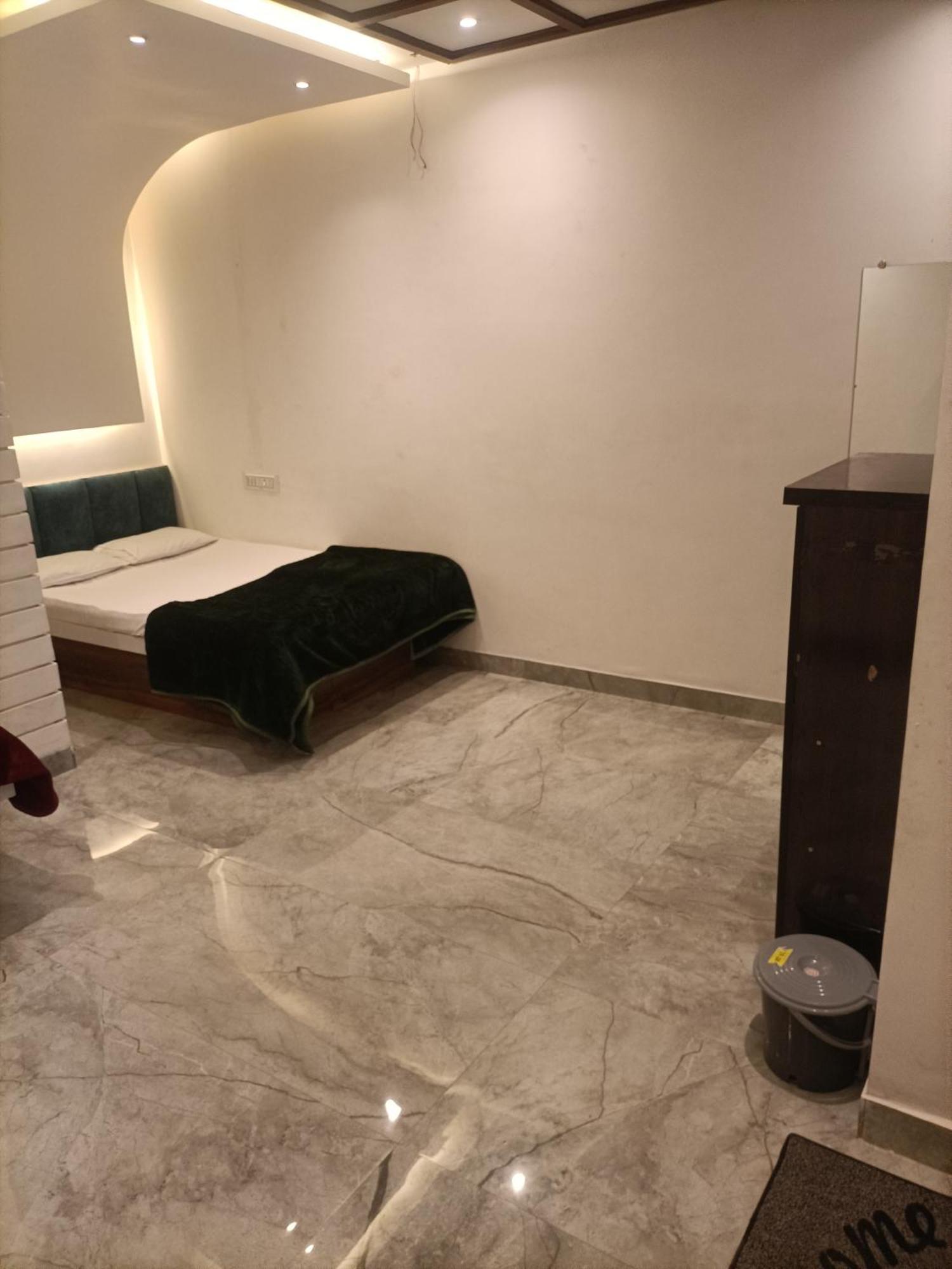 Maharaja Guest House Nashikkar Akalkot المظهر الخارجي الصورة